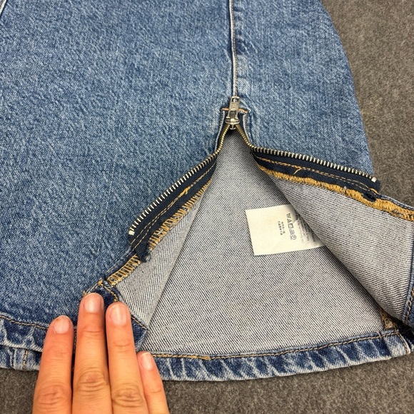 We The Free People Y2K Denim Jean Mini Skirt Zipper Faded Size 2 SM Light Wash - Picture 3 of 8